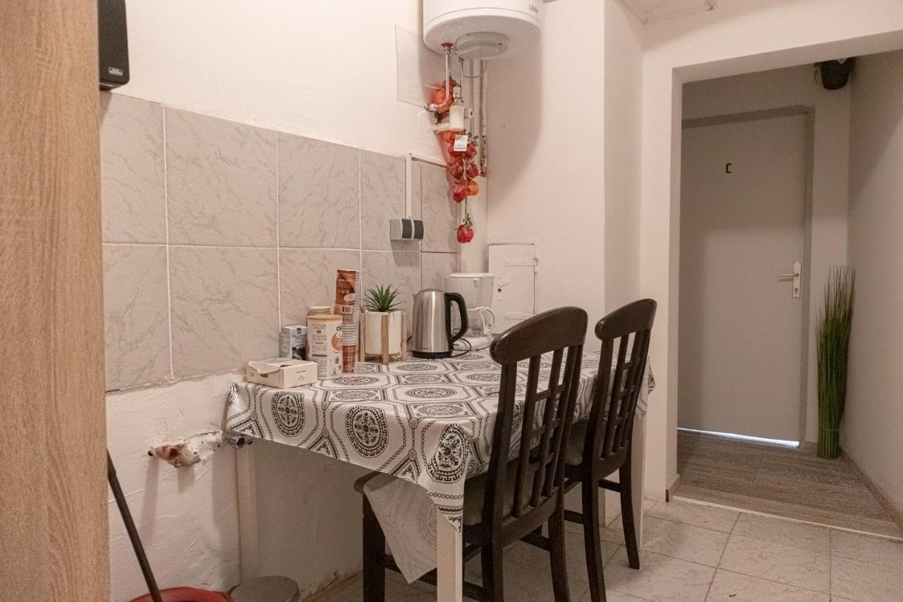 Pleasing Room Hauptbahnhof With Best Location Wina Bagian luar foto