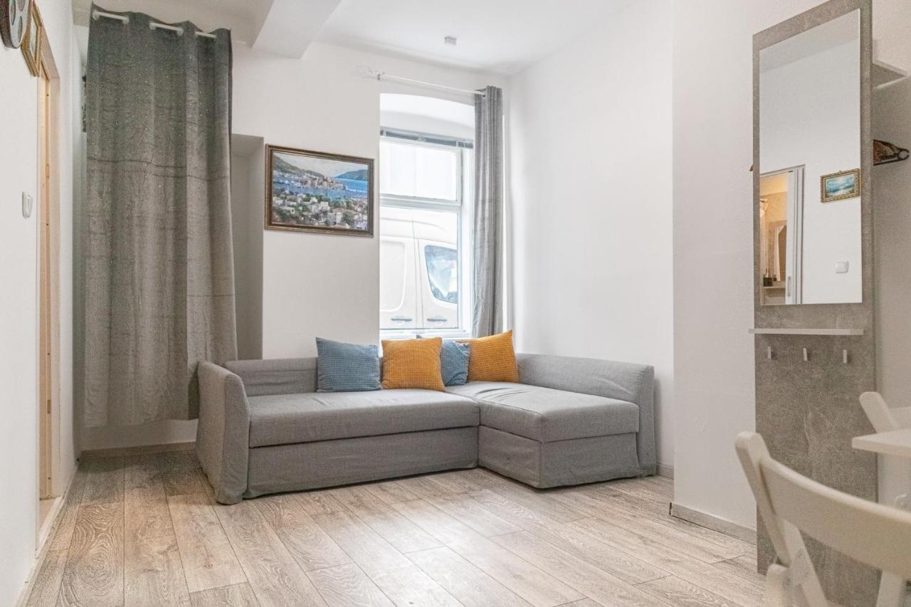 Pleasing Room Hauptbahnhof With Best Location Wina Bagian luar foto
