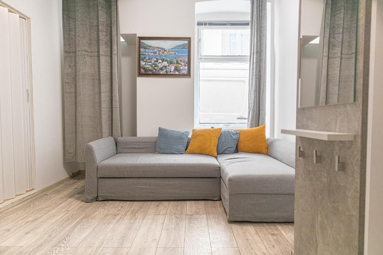 Pleasing Room Hauptbahnhof With Best Location Wina Bagian luar foto