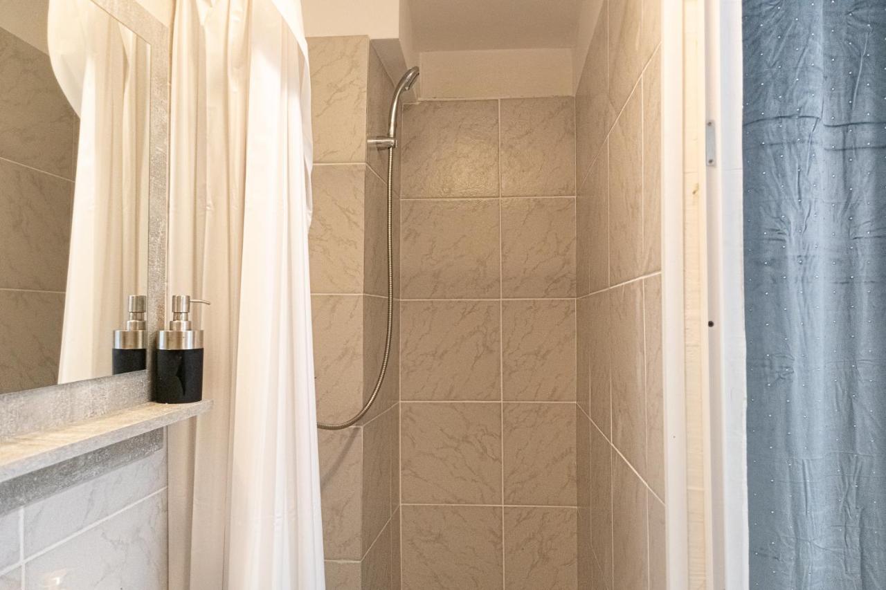 Pleasing Room Hauptbahnhof With Best Location Wina Bagian luar foto