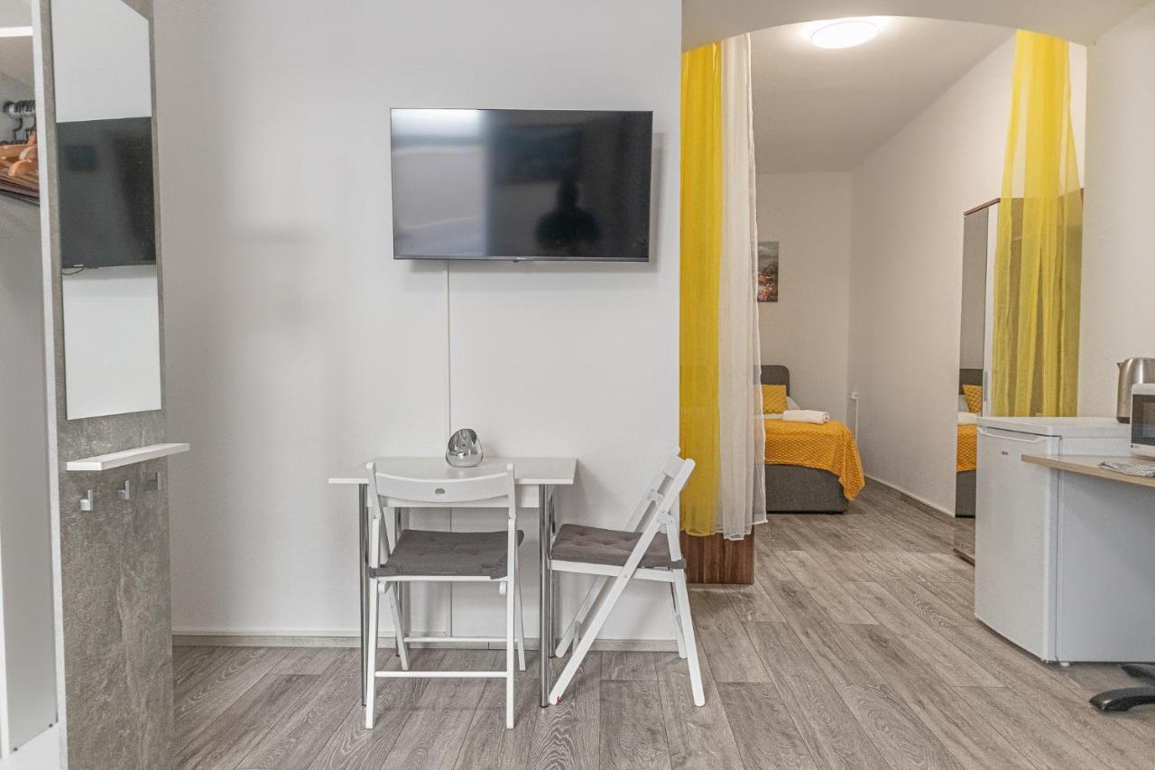 Pleasing Room Hauptbahnhof With Best Location Wina Bagian luar foto