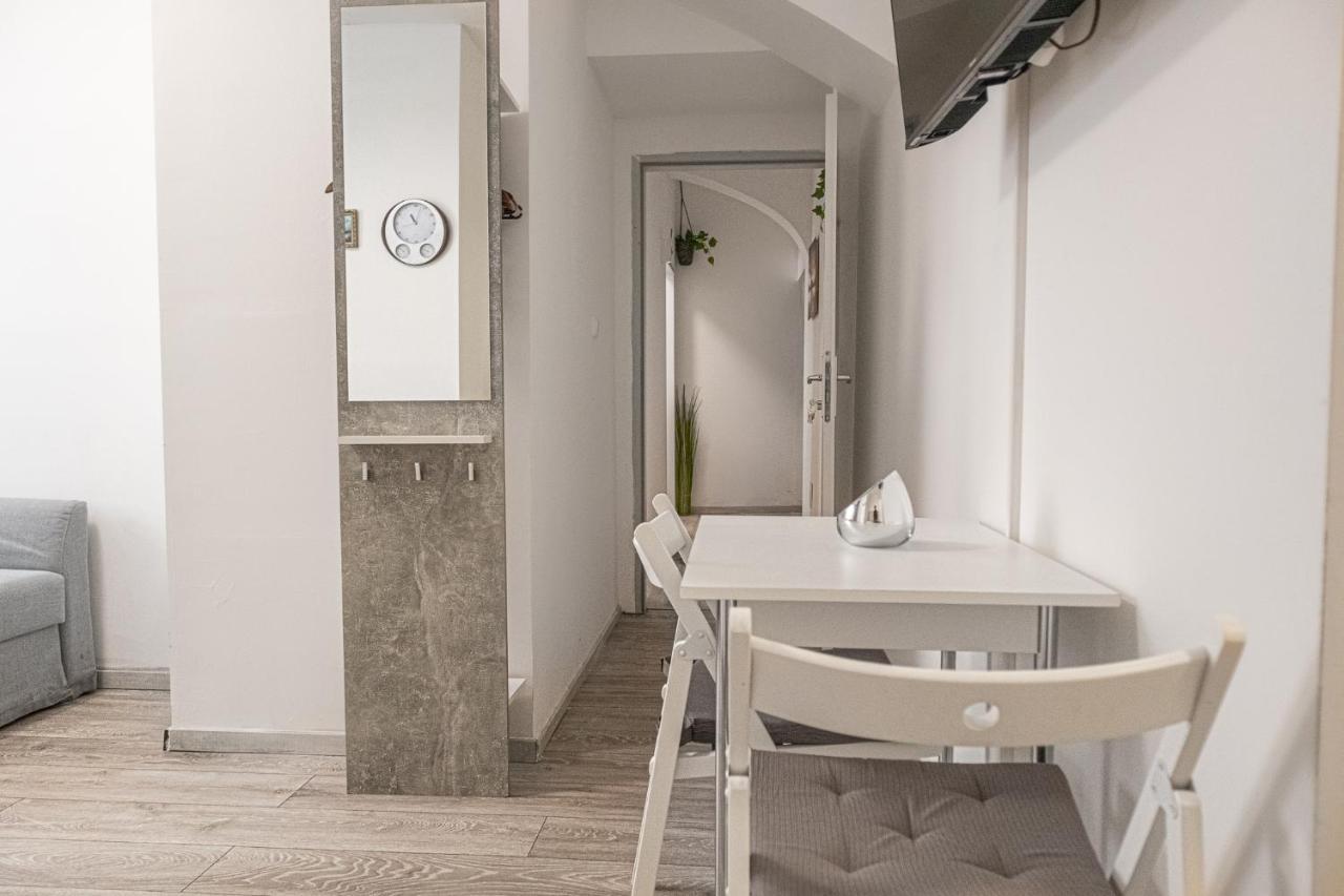 Pleasing Room Hauptbahnhof With Best Location Wina Bagian luar foto
